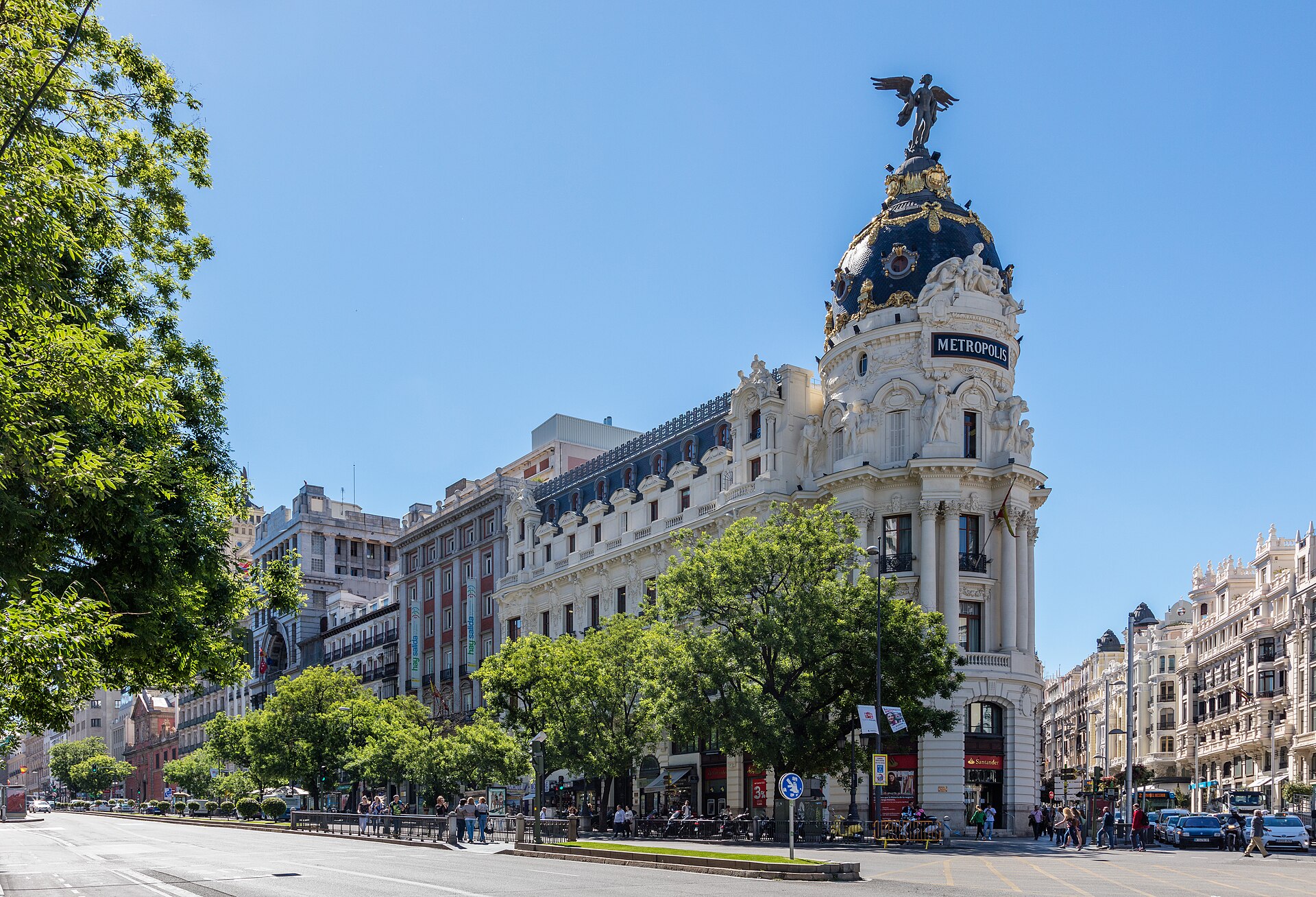 The Metrópolis building and the Gran Vía streetscape in Madrid