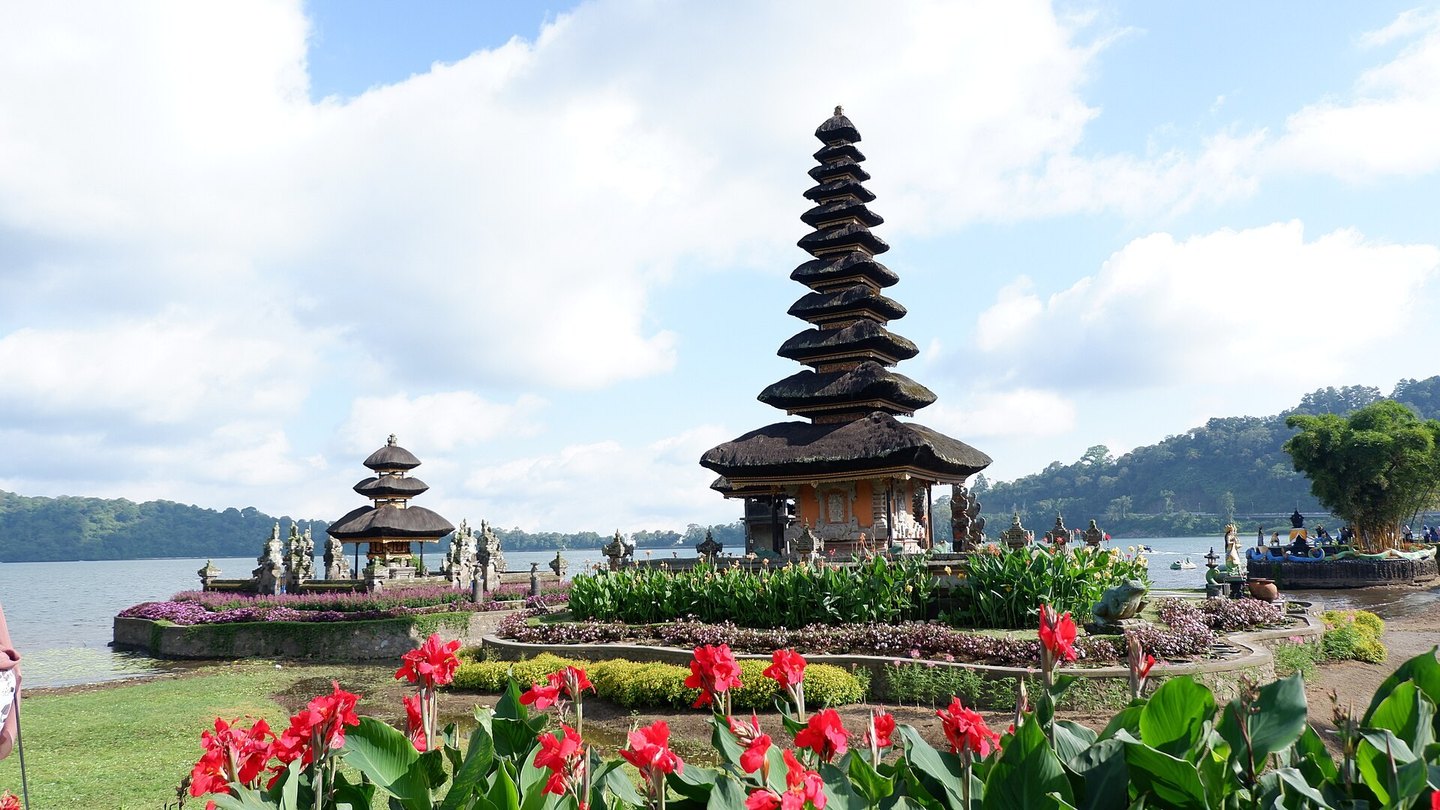 Ulun Danu Beratan temple and lake in Bali