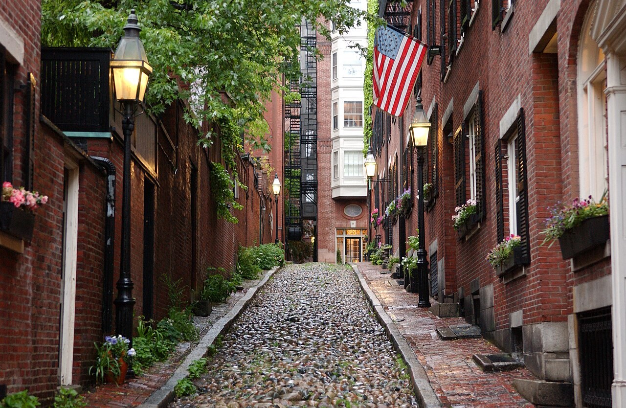 Historic cobblestone street and brick houses in Boston