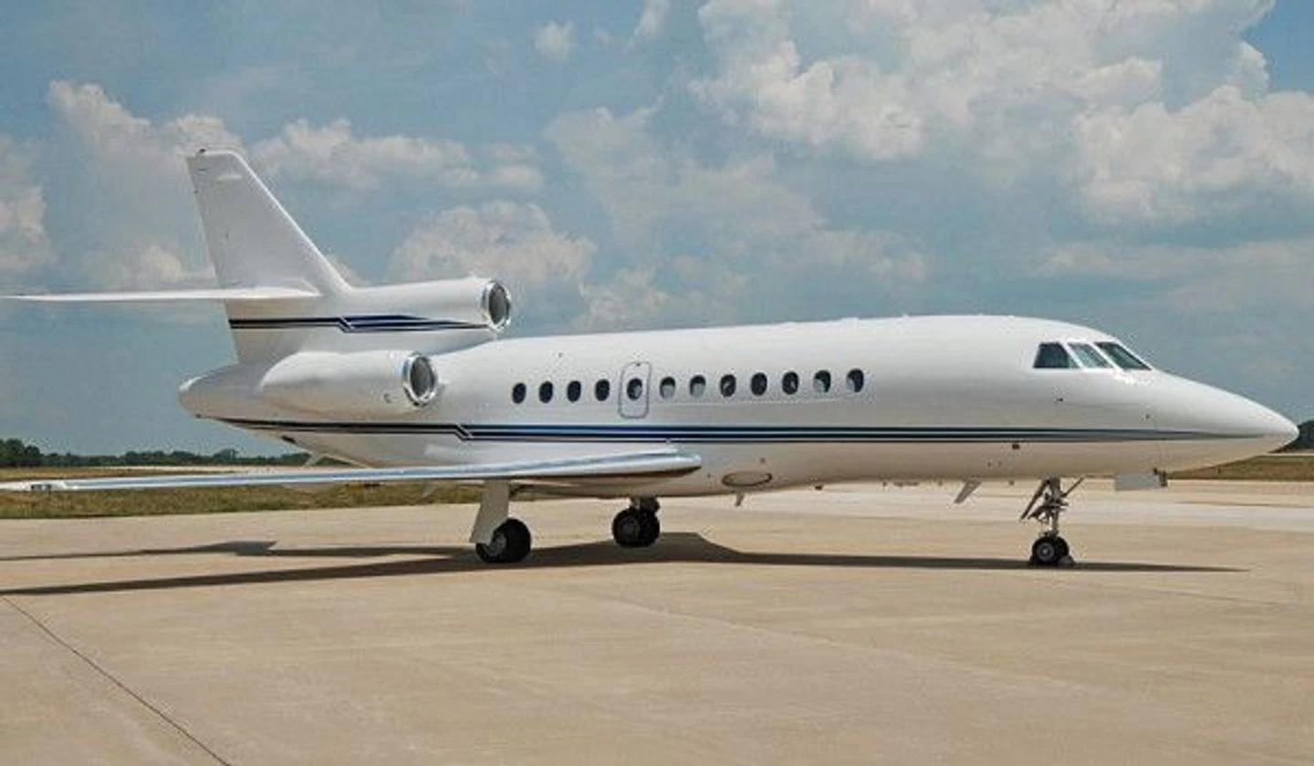 Falcon 900 — full aircraft photograph