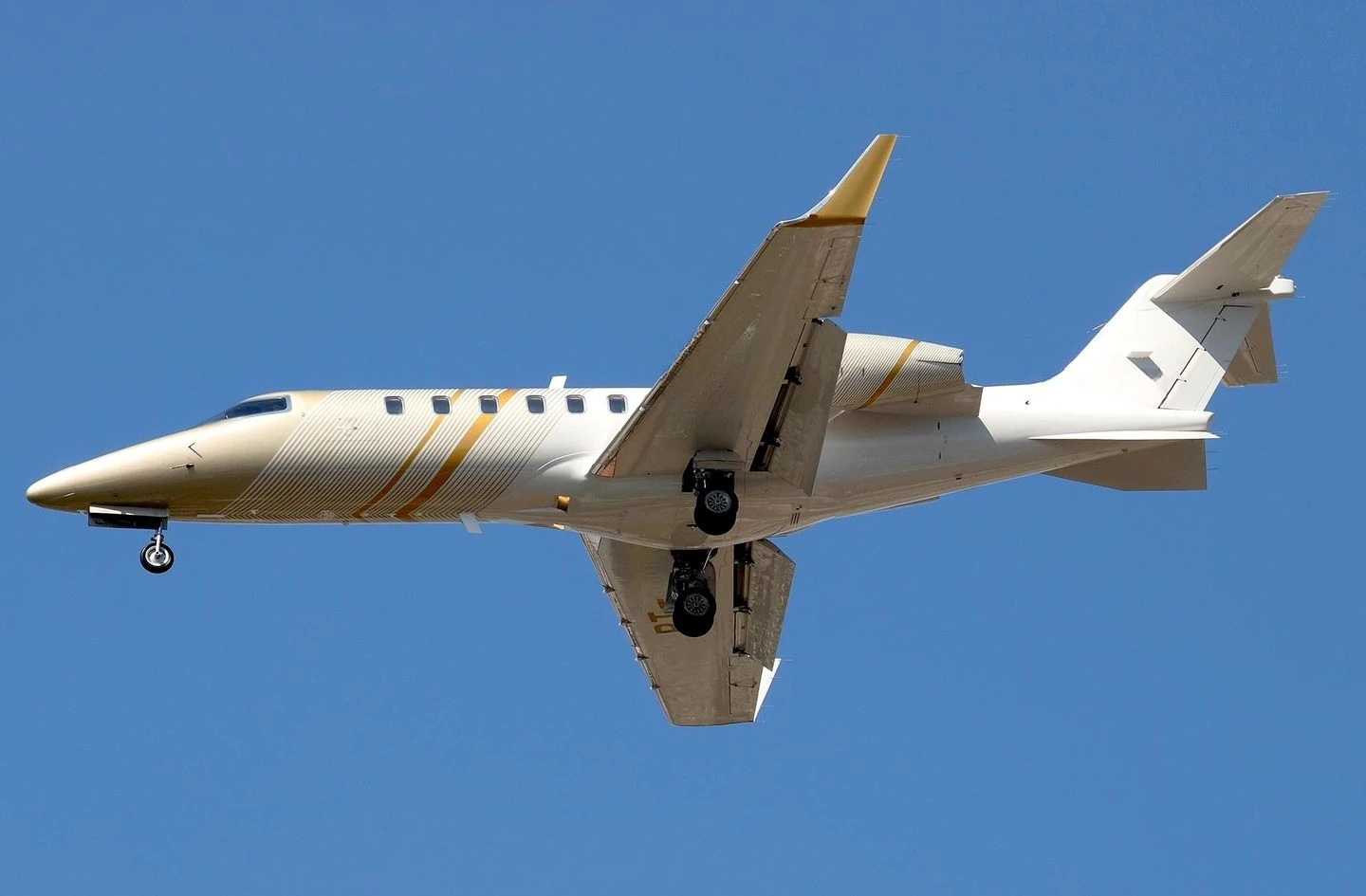Learjet 40 — full aircraft photograph