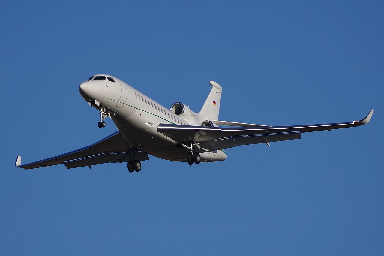 Falcon 8X — full aircraft photograph