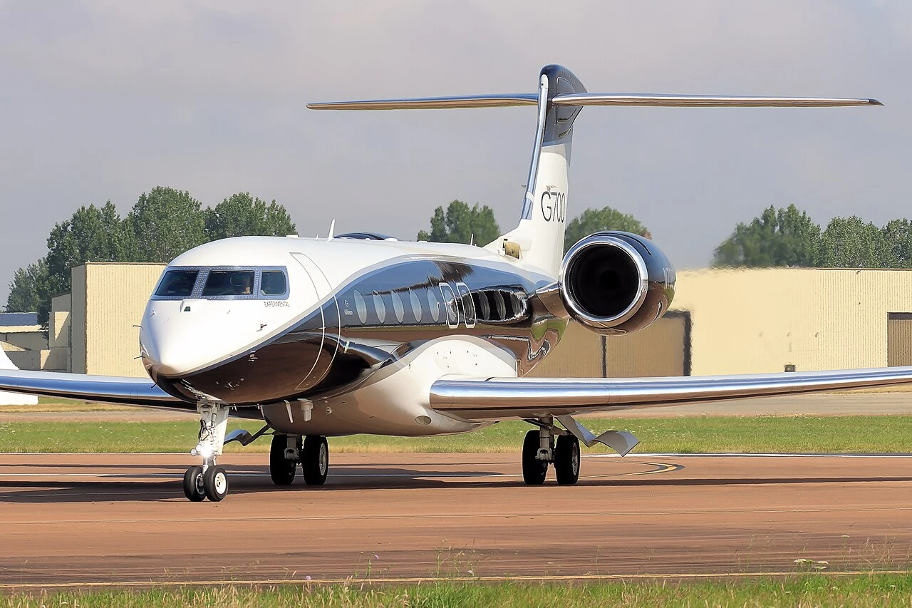 Gulfstream G700 — full aircraft photograph